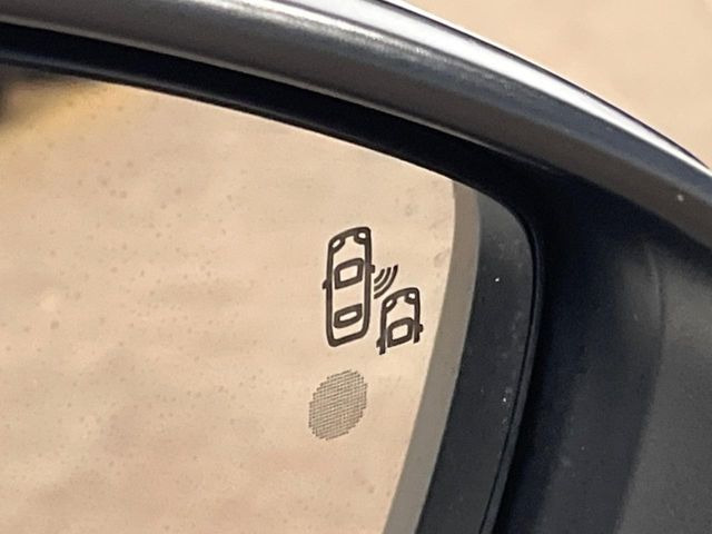 ���u���C���h�A�V�X�g�Z���T�[:���p����̎Ԃ����m���A�h���C�o�[���Ԑ��ύX���s���ۂɁA�x�����Ƌ��ɒ��ӂ𑣂��Ă������S�x���@�\�ł�!