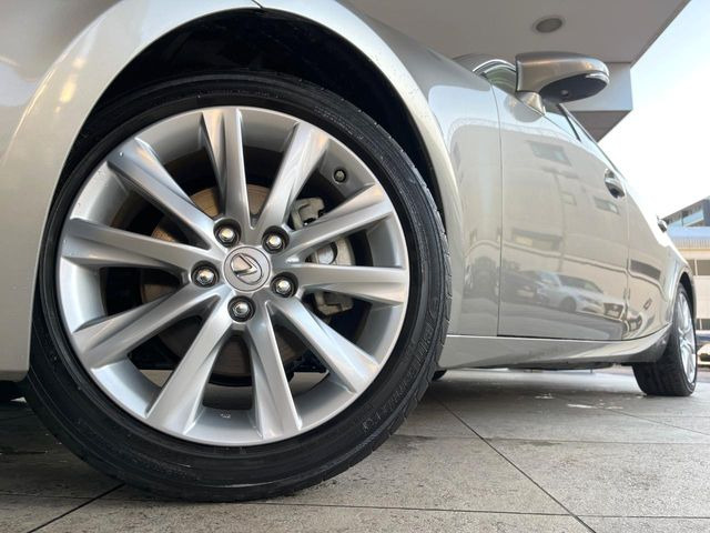 �y�O���[�h��p����17�C���`�A���~�z�C�[���z�f�U�C�����̍��������A���~�z�C�[���𑕒����Ă���܂��B�e��ЊO�A���~�z�C�[����A�X�^�b�h���X�^�C�����戵�����Ă���܂��B���񂲑��k����������