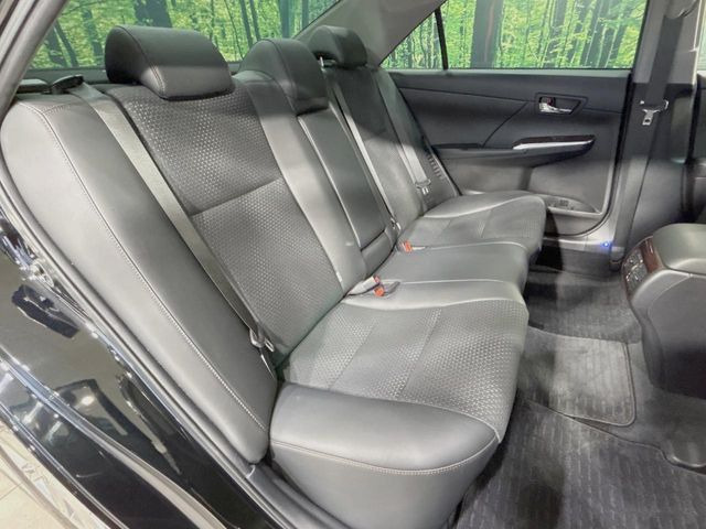 後部座席も気になるようなキズ・汚れやへたり等、大きなダメージはなく、良好な状態です。