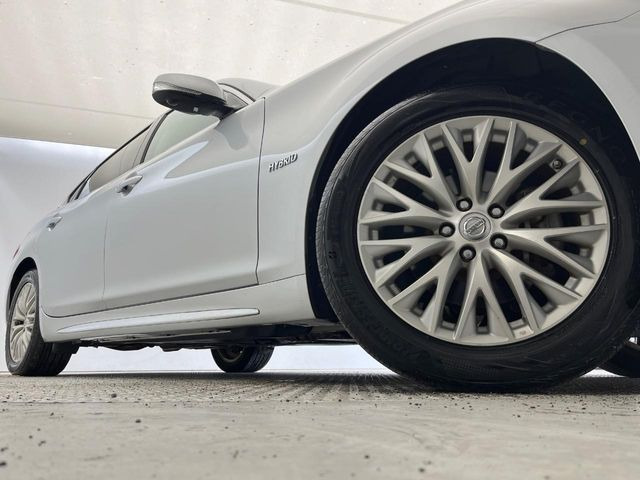 �y����18�C���`�A���~�z�C�[���z�O�ςɃ}�b�`���������A���~�z�C�[���𑕒����Ă���܂��B�e��ЊO�A���~�z�C�[����A�X�^�b�h���X�^�C�����戵�����Ă���܂��B���񂲑��k����������