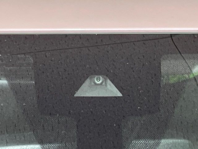 �y�C���e���W�F���g�G�}�[�W�F���V�[�u���[�L�z�t�����g�J�����őO���̎ԗ�����s�҂����m�B�Փ˂������Ȏ��͏Փ˔�Q�y���u���[�L���쓮�A�Փˉ�����T�|�[�g�B�����S�Ƀh���C�u�����y���݂��������܂��B