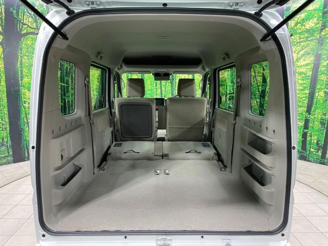 ���i�̂���������ʋ΁A���}���ɏ\���ȉ׎��X�y�[�X���m�ۂ��Ă���܂��B�Z�J���h�V�[�g��|���ƁA�傫�ȉו��̐ύڂ��\�ł���