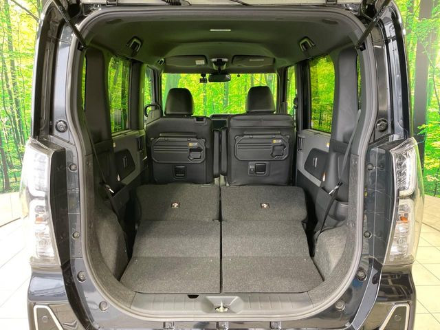 ���i�̂���������ʋ΁A���}���ɏ\���ȉ׎��X�y�[�X���m�ۂ��Ă���܂��B�Z�J���h�V�[�g��|���ƁA�傫�ȉו��̐ύڂ��\�ł���