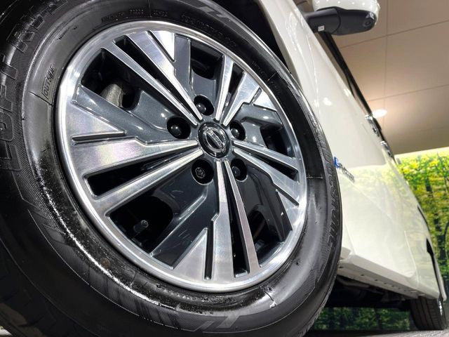 �y����15�C���`�A���~�z�C�[���z�O�ςɃ}�b�`���������A���~�z�C�[���𑕒����Ă���܂��B�e��ЊO�A���~�z�C�[����A�X�^�b�h���X�^�C�����戵�����Ă���܂��B���񂲑��k����������