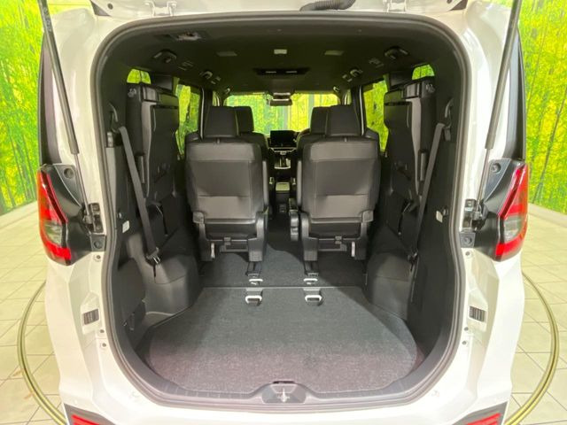 ���i�̂���������ʋ΁A���}���ɏ\���ȉ׎��X�y�[�X���m�ۂ��Ă���܂��B�Z�J���h�V�[�g��|���ƁA�傫�ȉו��̐ύڂ��\�ł���