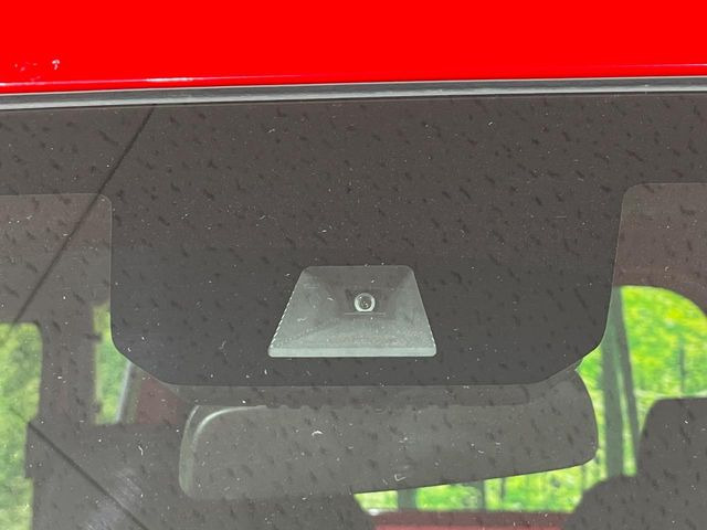 �y�z���_�Z���V���O�z���s���ɑO���̎ԗ�����F�����A�Փ˂������Ȏ��͌x��ƃu���[�L�ŏՓˉ���Ɣ�Q�y�����A�V�X�g�B�����S�Ƀh���C�u�����y���݂��������܂��B