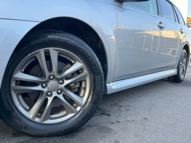 �y����16�C���`�A���~�z�C�[���z�O�ςɃ}�b�`���������A���~�z�C�[���𑕒����Ă���܂��B�e��ЊO�A���~�z�C�[����A�X�^�b�h���X�^�C�����戵�����Ă���܂��B���񂲑��k����������