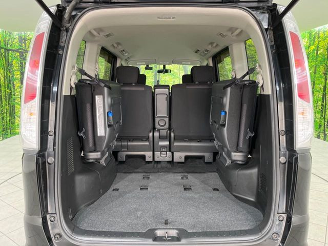 ���i�̂���������ʋ΁A���}���ɏ\���ȉ׎��X�y�[�X���m�ۂ��Ă���܂��B�Z�J���h�V�[�g��|���ƁA�傫�ȉו��̐ύڂ��\�ł���