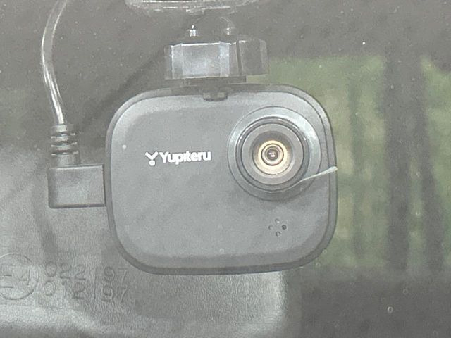 【ドライブレコーダー】ドライブレコーダー装備!走行中はもちろん、あおり運転や事故に遭遇した際、映像で記録し、万一のリスクに備えます。※記録用SDカードはお客様ご自身でご準備いただく必要があります。