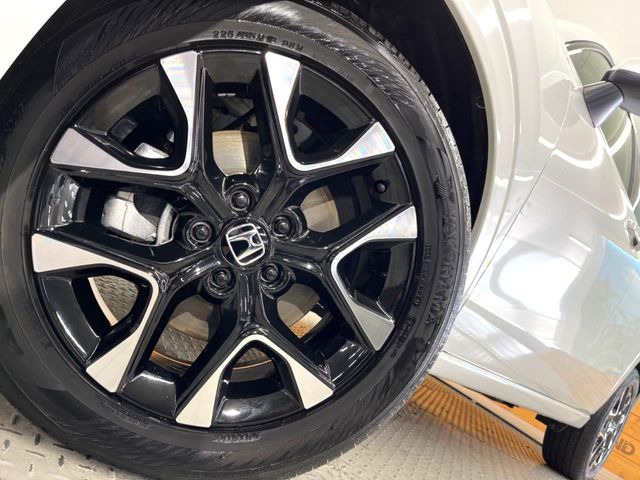 �y����18�C���`�A���~�z�C�[���z�O�ςɃ}�b�`���������A���~�z�C�[���𑕒����Ă���܂��B�e��ЊO�A���~�z�C�[����A�X�^�b�h���X�^�C�����戵�����Ă���܂��B���񂲑��k����������