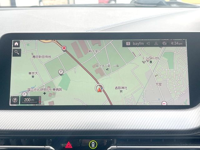 ��BMW�����i�r:��̊��̂�����ʃi�r�́A����������ԓ������o���Ă���܂��B�I�[�f�B�I�@�\�̏[�������łȂ��A���F���ɂ��D�ꂽ�i�r��ʂ͌��₷���X�g���X�̂Ȃ��h���C�u���T�|�[�g���Ă���܂���