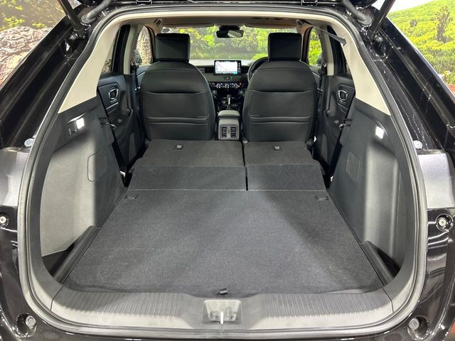 ���i�̂���������ʋ΁A���}���ɏ\���ȉ׎��X�y�[�X���m�ۂ��Ă���܂��B�Z�J���h�V�[�g��|���ƁA�傫�ȉו��̐ύڂ��\�ł���