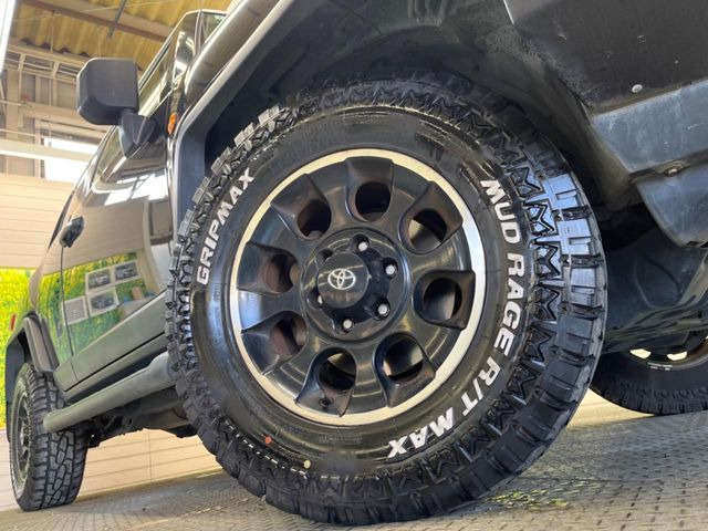 �y����17�C���`�A���~�z�C�[���z�O�ςɃ}�b�`���������A���~�z�C�[���𑕒����Ă���܂��B�e��ЊO�A���~�z�C�[����A�X�^�b�h���X�^�C�����戵�����Ă���܂��B���񂲑��k����������