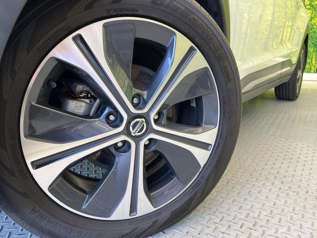 【純正17インチアルミホイール】外観にマッチした純正アルミホイールを装着しております。各種社外アルミホイールや、スタッドレスタイヤも取扱いしております。是非ご相談ください♪