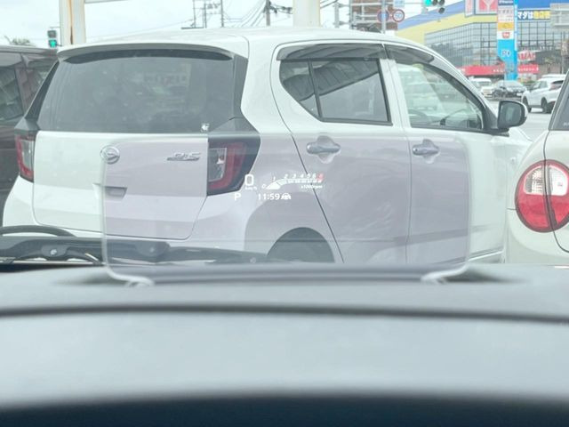 �y�w�b�h�A�b�v�f�B�X�v���C�z���݂̑��x�⑖�s�����f�W�^���\���ŉ^�]�ȑO���̃K���X�ɓ��e!�^�]���A�ڐ������炳���K�v�ȏ����m�F�ł���̂łƂ��Ă��֗��ň��S!