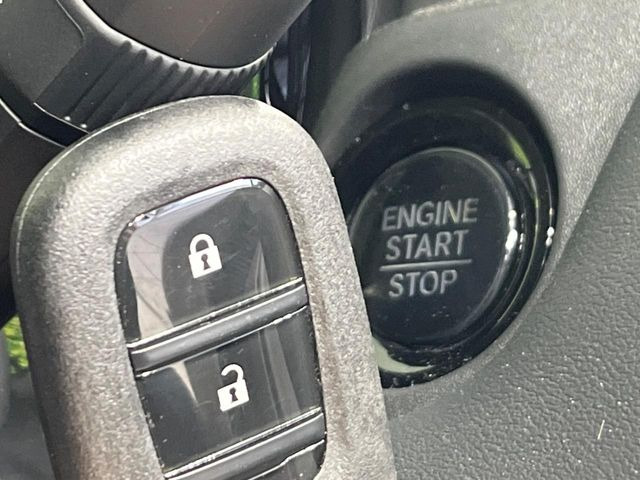 �yHonda�X�}�[�g�L�[�z�J�o����|�P�b�g�ɓ��ꂽ�܂܂ł��h�A�̎{���E�������\�ȃX�}�[�g�L�[�𑕔��B�G���W���̃I���E�I�t�����J�M�����o���K�v����������Ƃ��Ă��֗��ł���