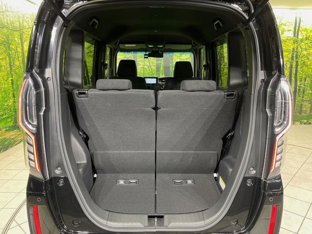 ���i�̂���������ʋ΁A���}���ɏ\���ȉ׎��X�y�[�X���m�ۂ��Ă���܂��B�Z�J���h�V�[�g��|���ƁA�傫�ȉו��̐ύڂ��\�ł���