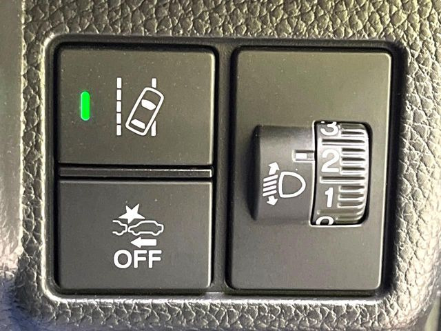 �y�z���_�Z���V���O�z���s���ɑO���̎ԗ�����F�����A�Փ˂������Ȏ��͌x��ƃu���[�L�ŏՓˉ���Ɣ�Q�y�����A�V�X�g�B�����S�Ƀh���C�u�����y���݂��������܂��B