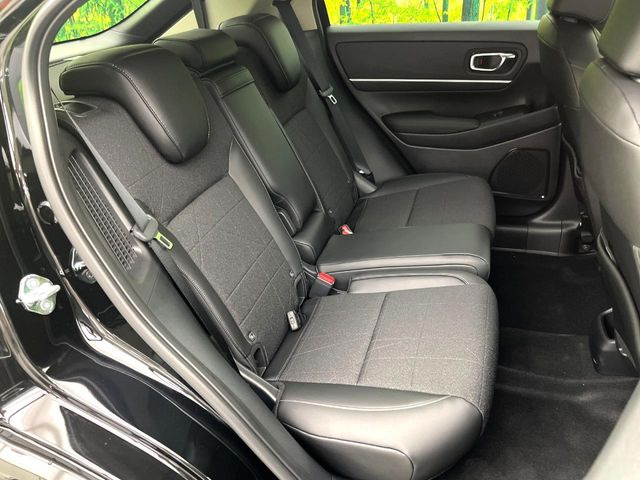 ���i���ȃI���W�i���t���A�}�b�g���I�v�V�����ɂĂ��p�ӂ��Ă���܂��B���D���ȃf�U�C����J���[�����Ԃɍ��킹�đI��ł����������Ƃ��ł��܂���