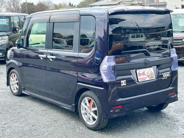 ���X�ł͌y�����Ԃ��畁�ʎԂ܂ŕ��L���I�[�����[�J�[�̎Ԏ�E�F�E�O���[�h��L�x�ɑ����Ă���܂��B