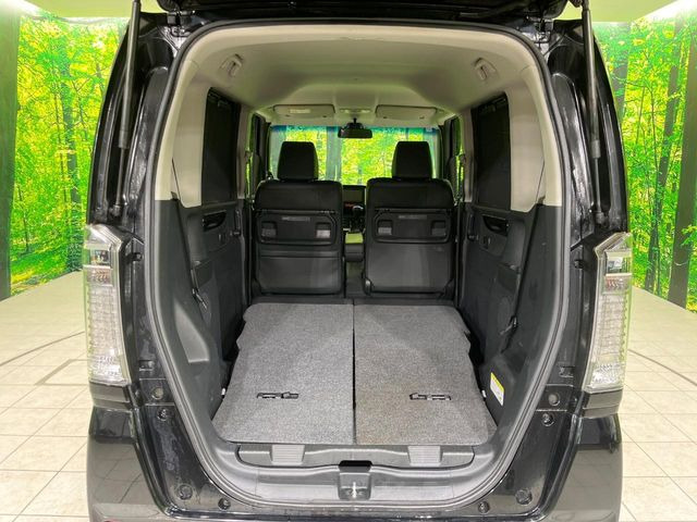 ���i�̂���������ʋ΁A���}���ɏ\���ȉ׎��X�y�[�X���m�ۂ��Ă���܂��B�Z�J���h�V�[�g��|���ƁA�傫�ȉו��̐ύڂ��\�ł���