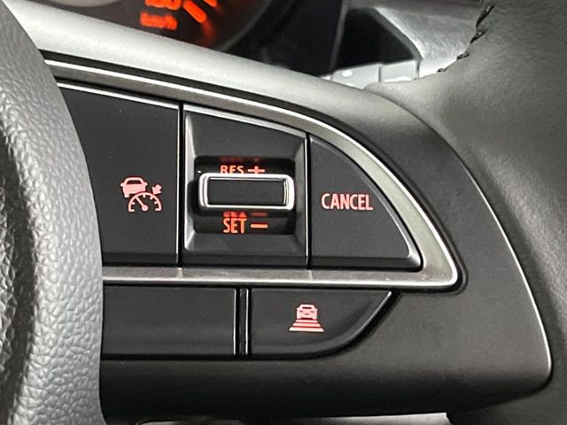 【アダプティブクルーズコントロール】高速道路での長距離走行が楽に!!自動で速度を保つクルーズコントロールが、衝突軽減システムと連携し、前方の車両を感知して車間を保つように速度調節してくれます!!