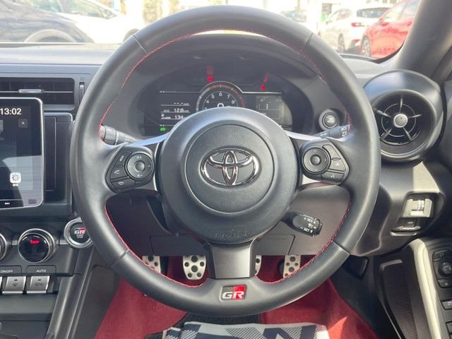 �y�����v�����X�e�A�����O�z�㎿�Ȋv���g�p���邱�ƂŁA��ɂ����������݂ƂĂ��^�]���₷���n���h���ł���