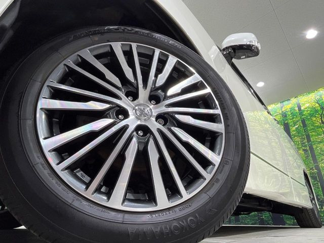 �y����18�C���`�A���~�z�C�[���z�O�ςɃ}�b�`���������A���~�z�C�[���𑕒����Ă���܂��B�e��ЊO�A���~�z�C�[����A�X�^�b�h���X�^�C�����戵�����Ă���܂��B���񂲑��k����������