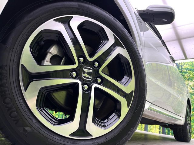 �y����17�C���`�A���~�z�C�[���z�O�ςɃ}�b�`���������A���~�z�C�[���𑕒����Ă���܂��B�e��ЊO�A���~�z�C�[����A�X�^�b�h���X�^�C�����戵�����Ă���܂��B���񂲑��k����������