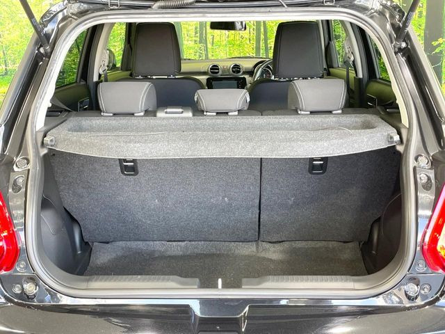 ���i�̂���������ʋ΁A���}���ɏ\���ȉ׎��X�y�[�X���m�ۂ��Ă���܂��B�Z�J���h�V�[�g��|���ƁA�傫�ȉו��̐ύڂ��\�ł���