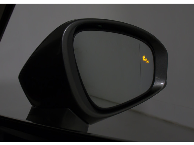 BSM(ブラインドスポットモニタ)!隣の車線を走る車両をレーダーで検知し、ドアミラーでは確認しにくい後側方エリアに存在する車両に加えて、急接近してくる車両も検知します。