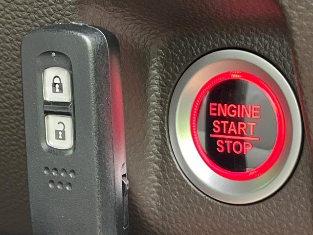 �yHonda�X�}�[�g�L�[�z�J�o����|�P�b�g�ɓ��ꂽ�܂܂ł��h�A�̎{���E�������\�ȃX�}�[�g�L�[�𑕔��B�G���W���̃I���E�I�t�����J�M�����o���K�v����������Ƃ��Ă��֗��ł���