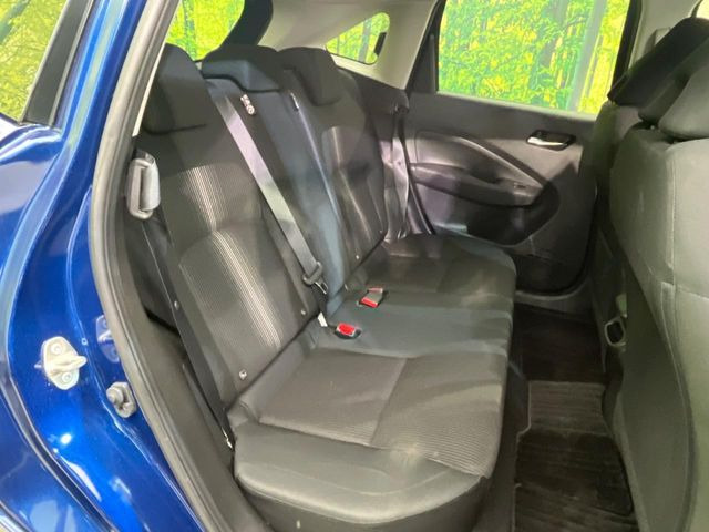 �R���p�N�g�J�[�ł����A�Z�J���h�V�[�g�͏\���ȍL����������K�ɂ���肢�������܂���V�[�g��|���đ傫�ȉו���ς񂾂�ƁA�p�r�̕����L��1��ł��B