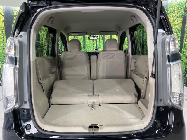 ���i�̂���������ʋ΁A���}���ɏ\���ȉ׎��X�y�[�X���m�ۂ��Ă���܂��B�Z�J���h�V�[�g��|���ƁA�傫�ȉו��̐ύڂ��\�ł���