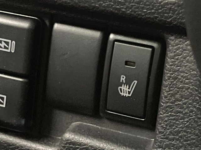 【シートヒーター】寒い日に重宝するシートヒーター!エアコンより早く温まってくれるので寒がりの人も安心ですね♪エアコンの温風は乾燥するから苦手、という方にもをおすすめです。