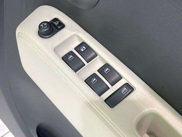 �y�d���i�[�~���[�z�T�C�h�~���[�͓d���i�[���ƂȂ��Ă���A�������ԏ�ł��L�Y�������X�N��}�����܂��B