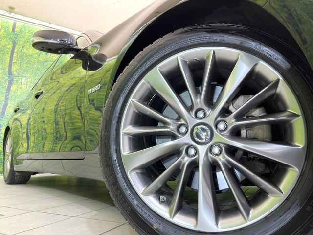 �y����18�C���`�A���~�z�C�[���z�O�ςɃ}�b�`���������A���~�z�C�[���𑕒����Ă���܂��B�e��ЊO�A���~�z�C�[����A�X�^�b�h���X�^�C�����戵�����Ă���܂��B���񂲑��k����������