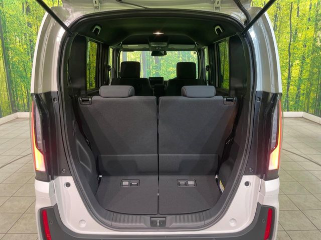 ���i�̂���������ʋ΁A���}���ɏ\���ȉ׎��X�y�[�X���m�ۂ��Ă���܂��B�Z�J���h�V�[�g��|���ƁA�傫�ȉו��̐ύڂ��\�ł���