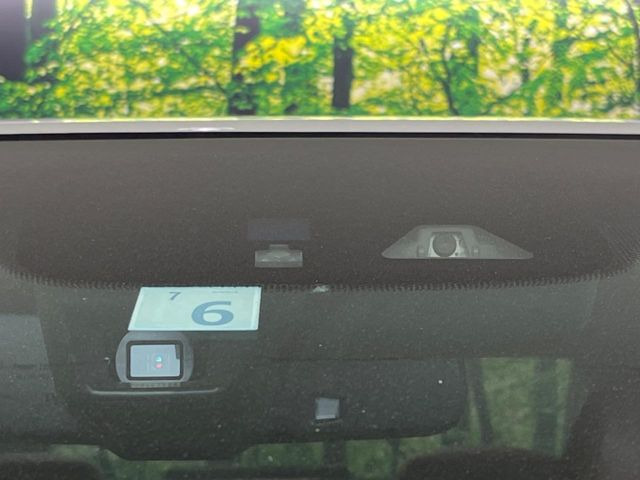 �y�z���_�Z���V���O�z���s���ɑO���̎ԗ�����F�����A�Փ˂������Ȏ��͌x��ƃu���[�L�ŏՓˉ���Ɣ�Q�y�����A�V�X�g�B�����S�Ƀh���C�u�����y���݂��������܂��B