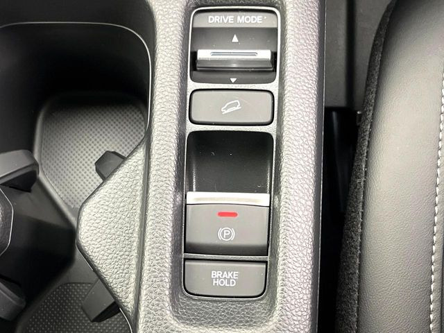 �y�I�[�g�u���[�L�z�[���h�z�M���҂���a�؂Œ�Ԏ��Ƀu���[�L���瑫�𗣂��Ă��A��~��Ԃ�ێ����Ă���܂��B�O�i����Ƃ��̓A�N�Z���𓥂߂Ύ����ŉ��������̂ň��S��X���^�]���y�ɂȂ�܂���