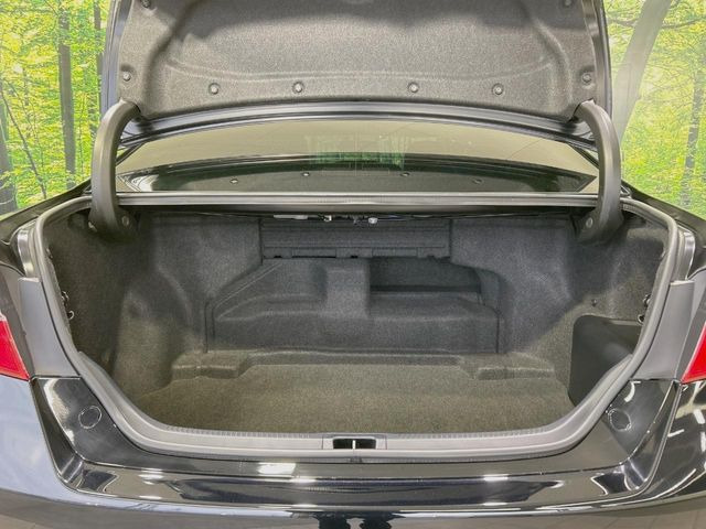 積み下ろしのしやすいデッキにはたっぷりと荷物を積み込んでいただけます。遊びから仕事まで、様々なシーンで頼れます♪