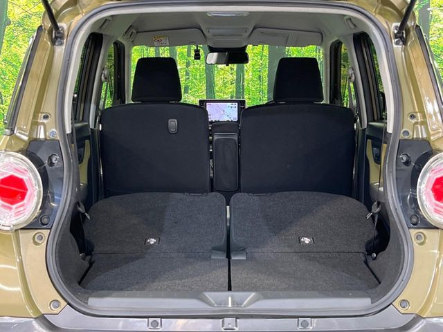 ���i�̂���������ʋ΁A���}���ɏ\���ȉ׎��X�y�[�X���m�ۂ��Ă���܂��B�Z�J���h�V�[�g��|���ƁA�傫�ȉו��̐ύڂ��\�ł���