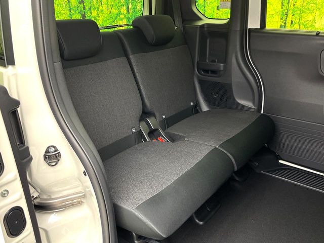 高品質なオリジナルフロアマットもオプションにてご用意しております。お好きなデザインやカラーをお車に合わせて選んでいただくことができます♪