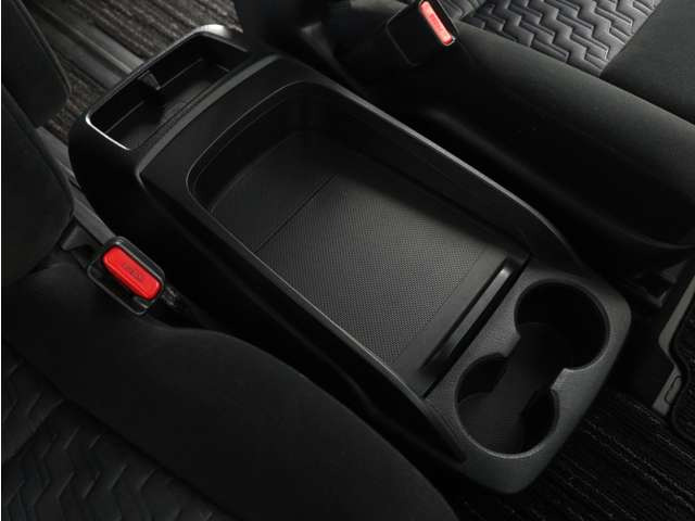 �y�Z���^�[�R���\�[���z�㕔�ɂ̓h�����N�z���_�[�ƕ��u�e�[�u��������X���C�h�����邱�Ƃŉ����ɑ�e�ʂ̎��[BOX������!