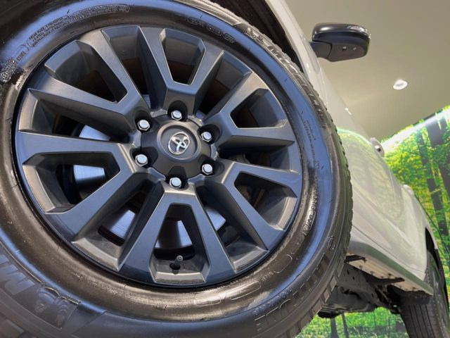 �y����18�C���`�A���~�z�C�[���z�O�ςɃ}�b�`���������A���~�z�C�[���𑕒����Ă���܂��B�e��ЊO�A���~�z�C�[����A�X�^�b�h���X�^�C�����戵�����Ă���܂��B���񂲑��k����������