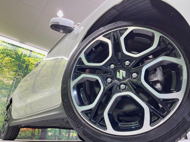 �y����17�C���`�A���~�z�C�[���z�O�ςɃ}�b�`���������A���~�z�C�[���𑕒����Ă���܂��B�e��ЊO�A���~�z�C�[����A�X�^�b�h���X�^�C�����戵�����Ă���܂��B���񂲑��k����������