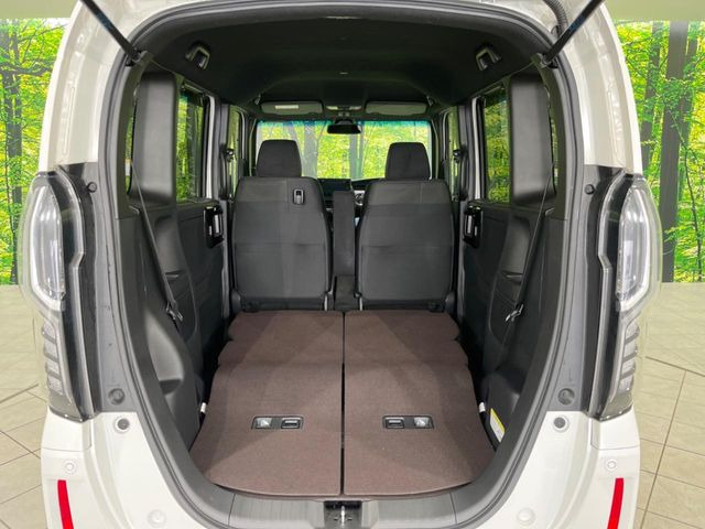 ���i�̂���������ʋ΁A���}���ɏ\���ȉ׎��X�y�[�X���m�ۂ��Ă���܂��B�Z�J���h�V�[�g��|���ƁA�傫�ȉו��̐ύڂ��\�ł���