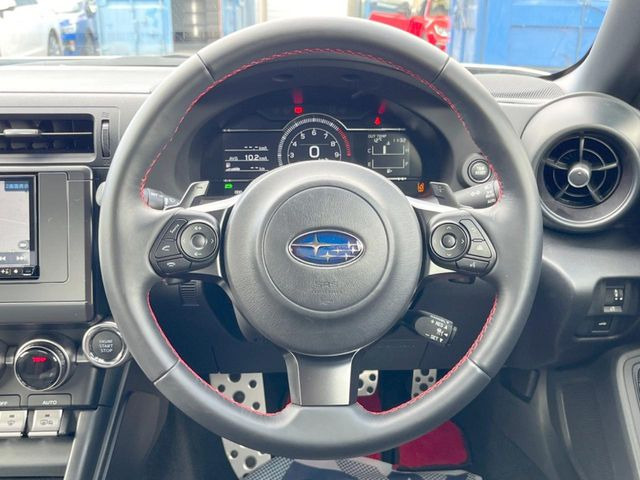 �y�����v�����X�e�A�����O�z�㎿�Ȋv���g�p���邱�ƂŁA��ɂ����������݂ƂĂ��^�]���₷���n���h���ł���