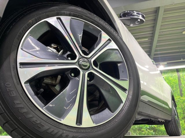 【純正17インチアルミホイール】外観にマッチした純正アルミホイールを装着しております。各種社外アルミホイールや、スタッドレスタイヤも取扱いしております。是非ご相談ください♪