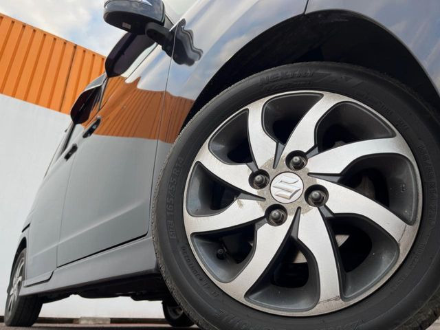 �y����14�C���`�A���~�z�C�[���z�O�ςɃ}�b�`���������A���~�z�C�[���𑕒����Ă���܂��B�e��ЊO�A���~�z�C�[����A�X�^�b�h���X�^�C�����戵�����Ă���܂��B���񂲑��k����������